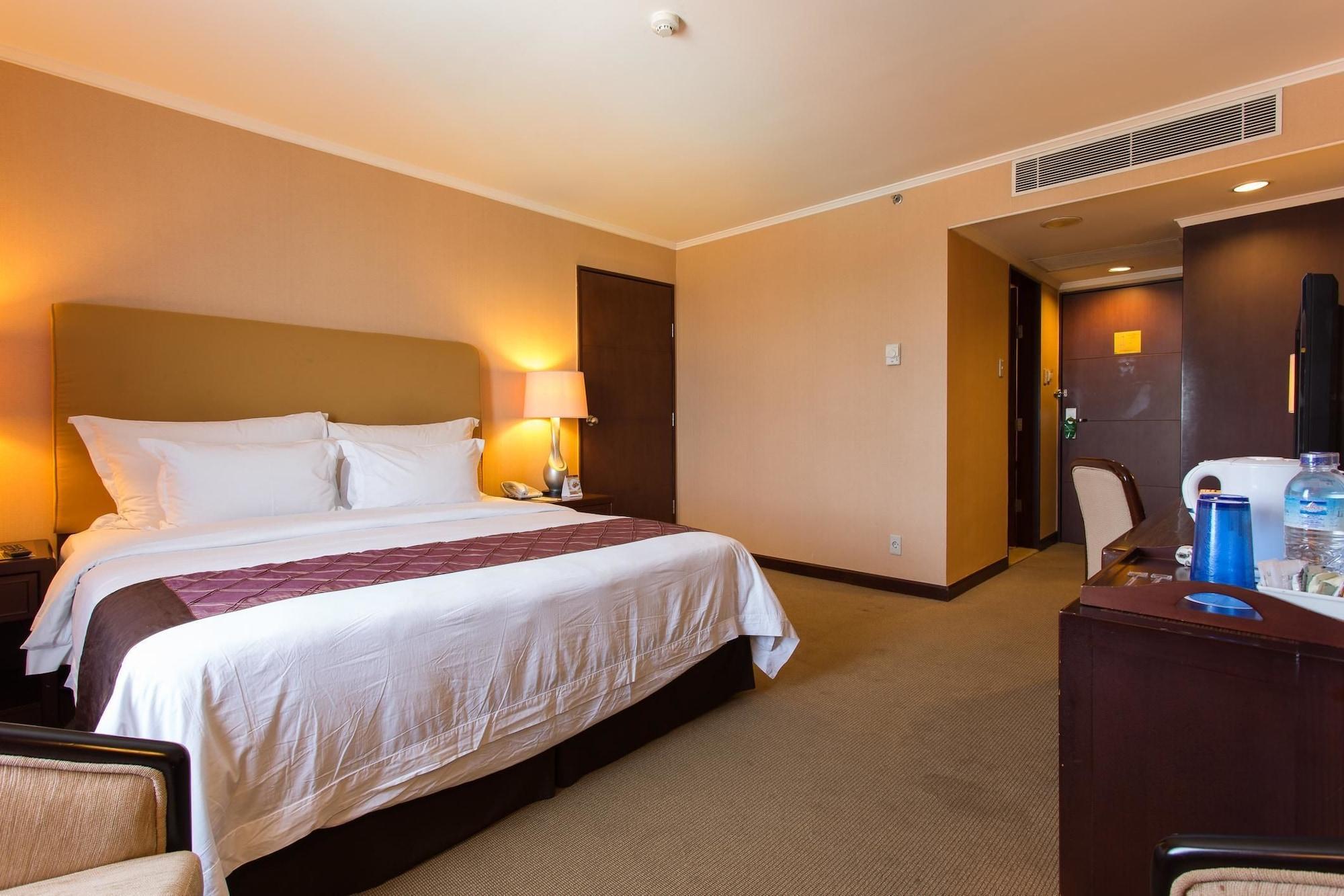 Le Grandeur Hotel Balikpapan Exterior photo