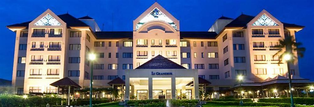 Le Grandeur Hotel Balikpapan Exterior photo