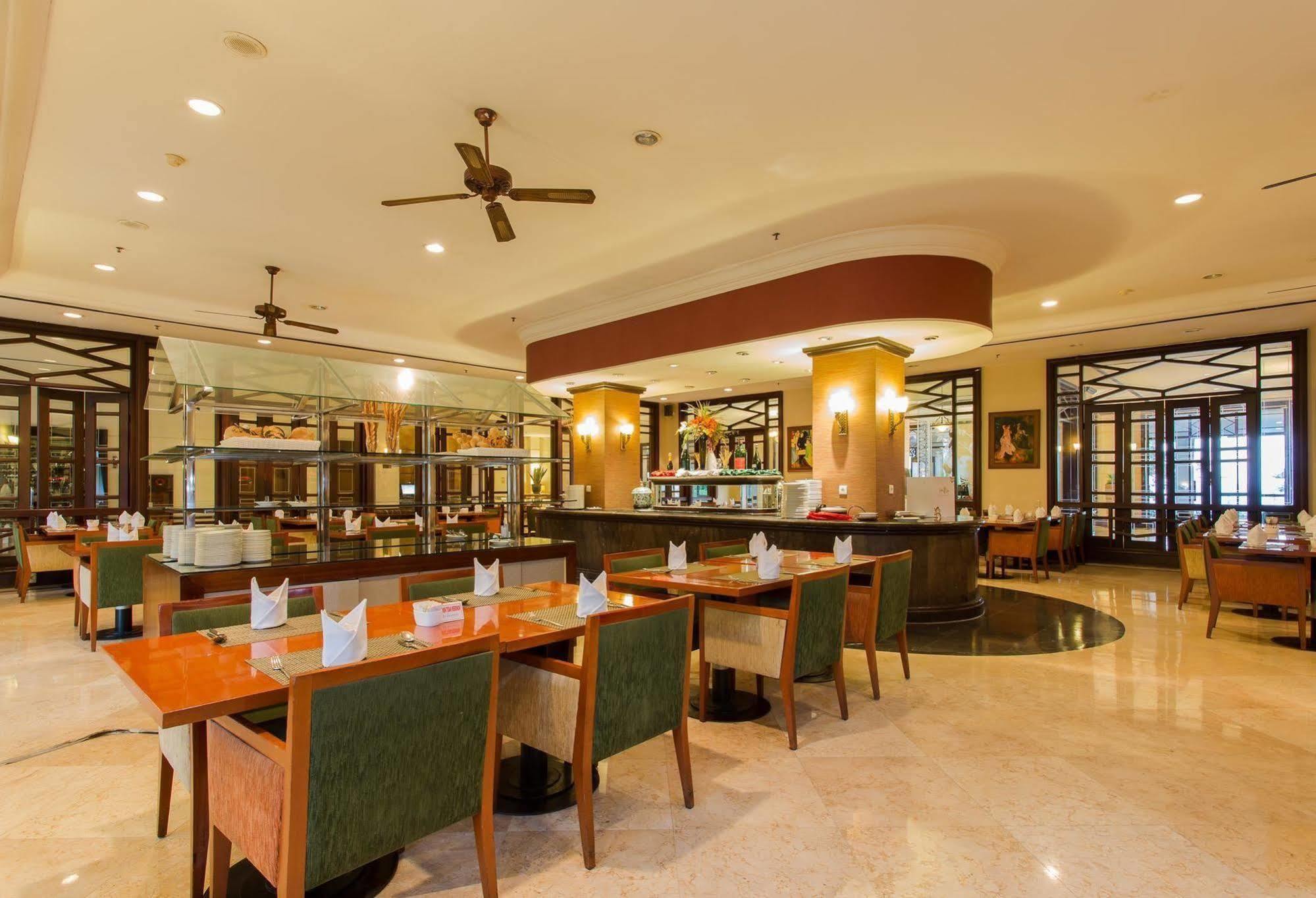 Le Grandeur Hotel Balikpapan Exterior photo