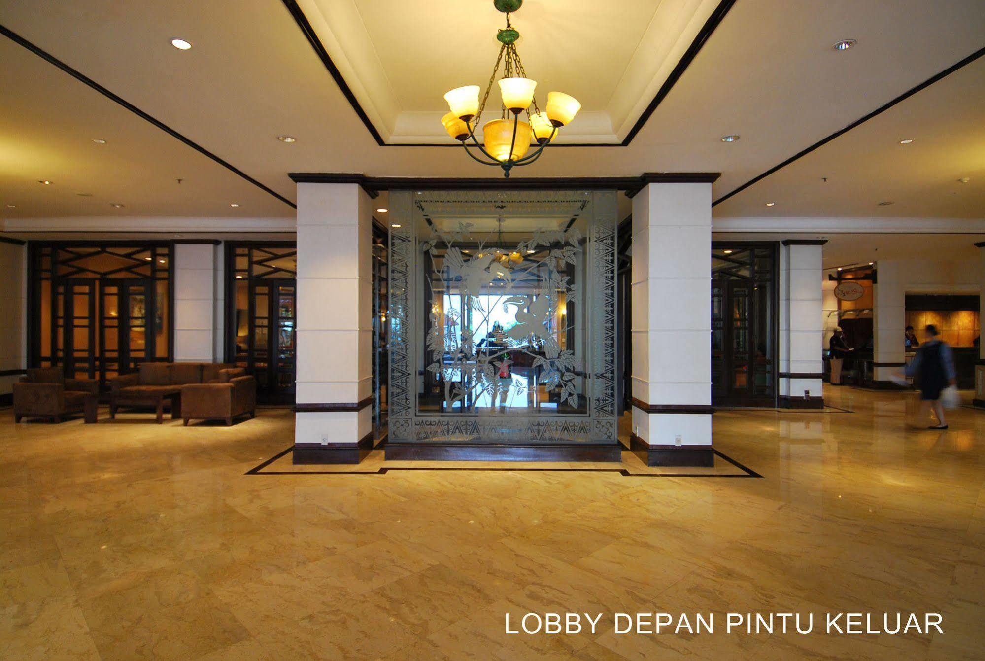 Le Grandeur Hotel Balikpapan Exterior photo