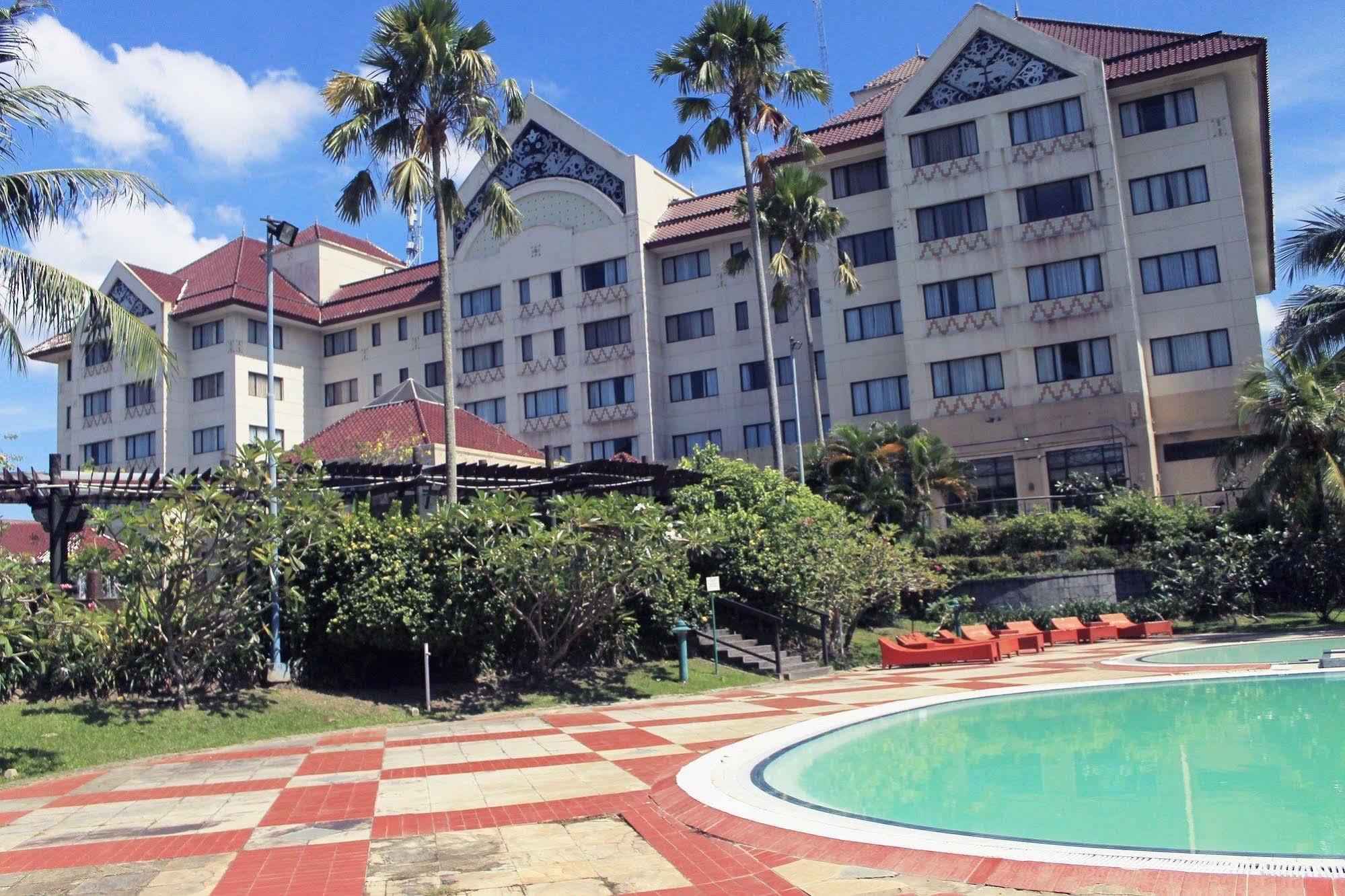 Le Grandeur Hotel Balikpapan Exterior photo