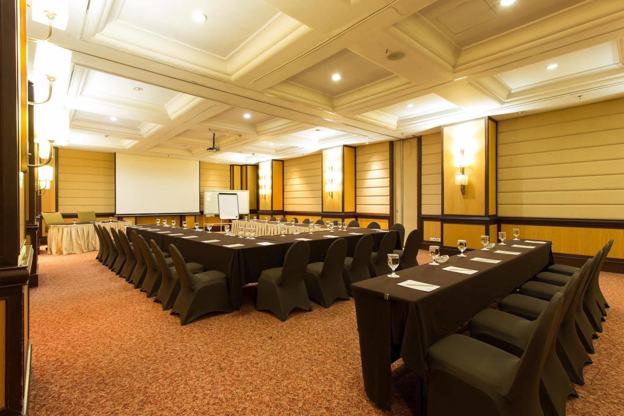 Le Grandeur Hotel Balikpapan Exterior photo
